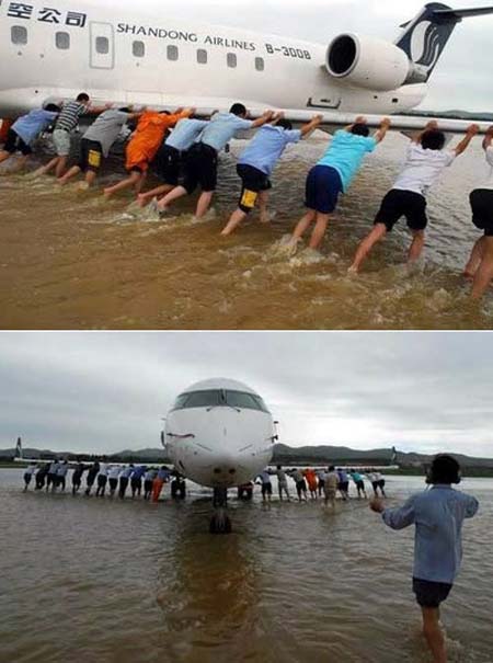 Plane Pushed by Passengers 4